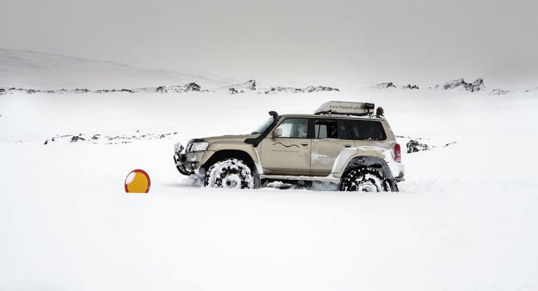 super-jeep-in-deep-snow